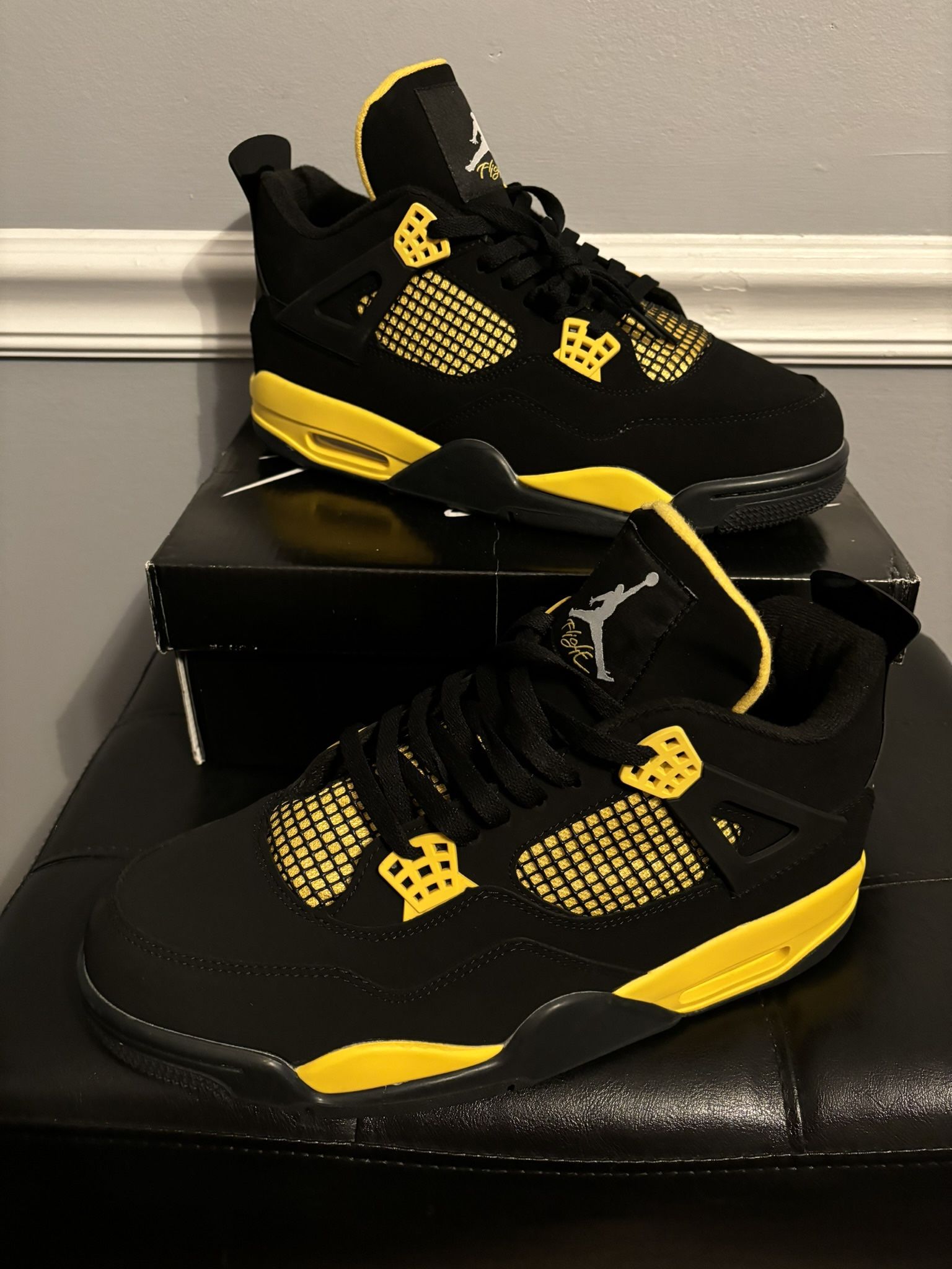 Jordan 4 Yellow Thunder Size 10 Men’s Sneakers