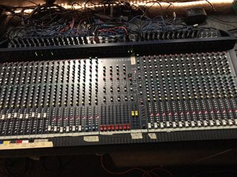 SoundCraft Live 8 32 Channel Analog Mixer