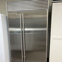 SUBZERO REFRIGERATOR 48ā