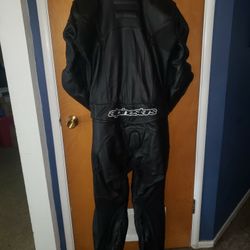 Alpinestars Leather Racing Suit. USA Size 42 Euro Size 52. Used In Excellent Condition.