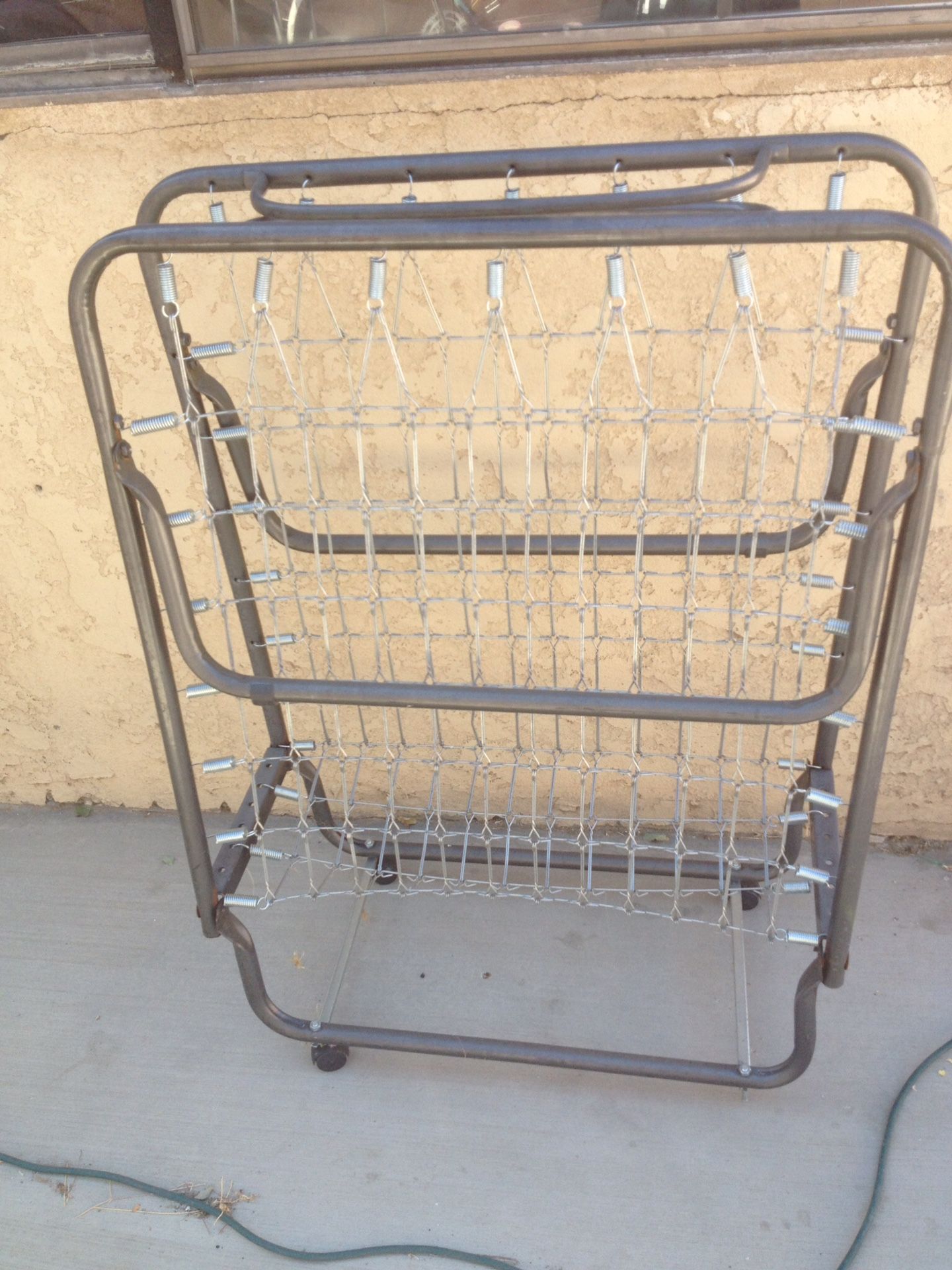 $10 rolling metal frame (no mattress)