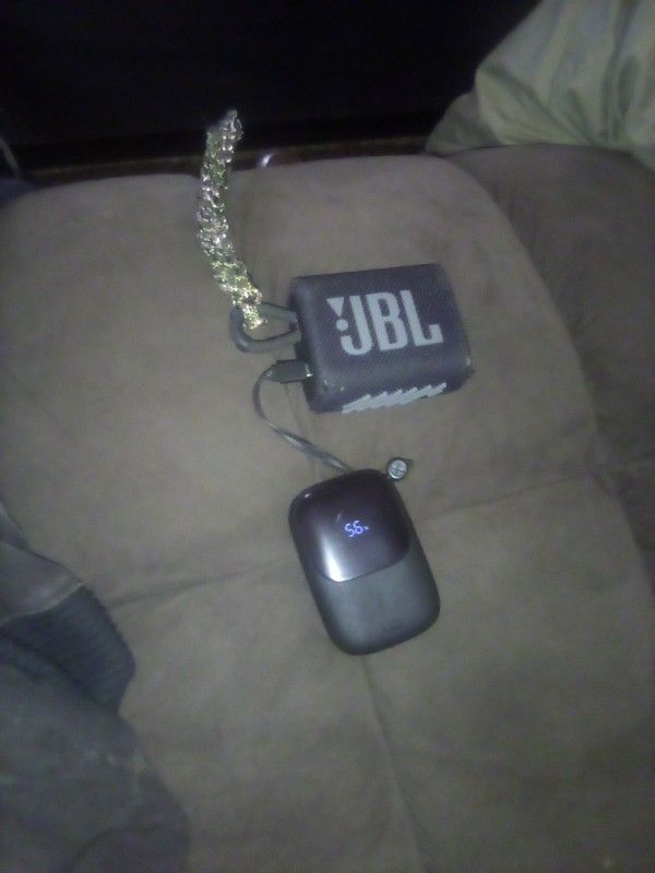 JBL Speaker+Portable Charger