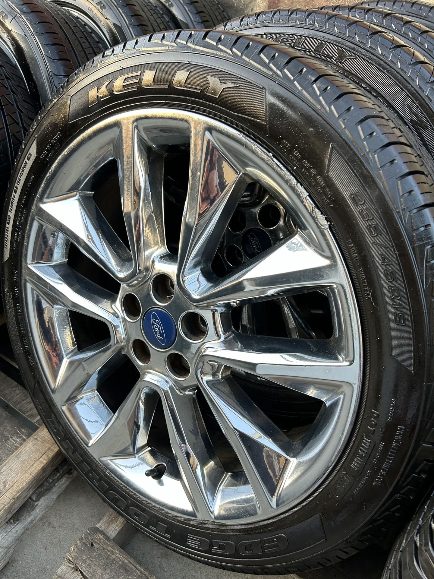 4- KELLY EDGE RADIAL TOURING