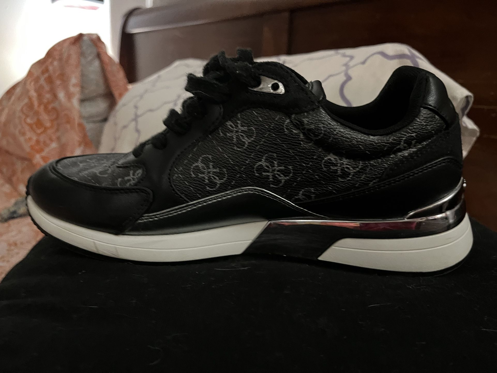 Women’s Size 10 Guess Black Sneakers