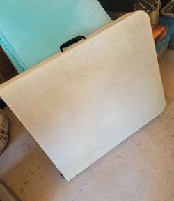 Folding table 5ft
