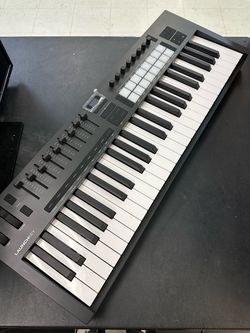 Novation Launchkey 49 MK4 Keyboard Controller