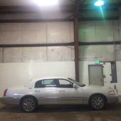 2005 Lincoln town car 50k sig ltd