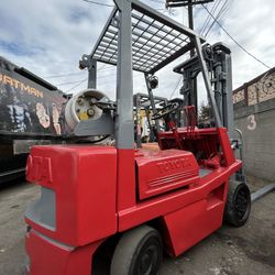 TOYOTA forklift 5,000 Lb GOOD CONDITION 