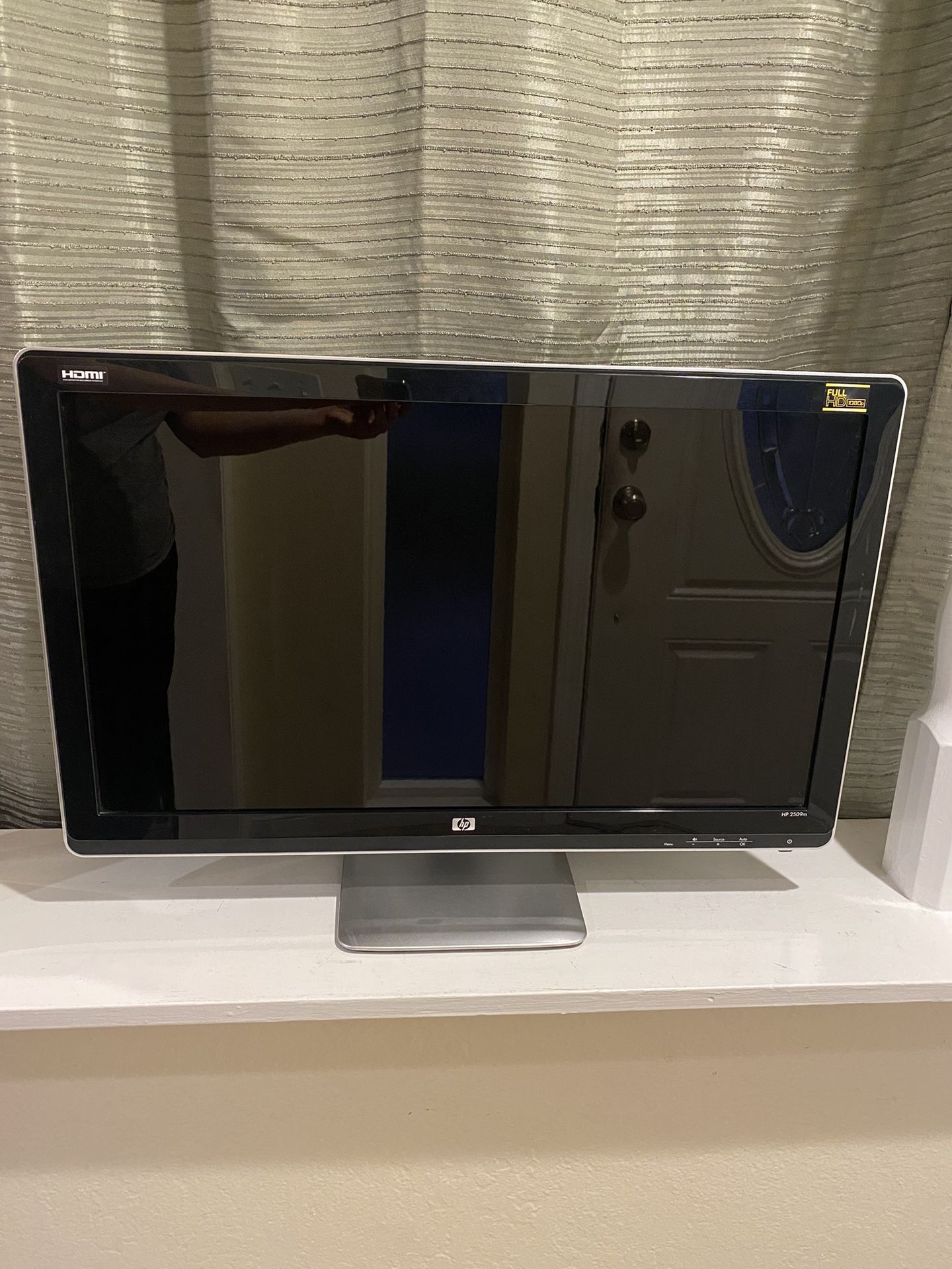 25" LCD HP Monitor with VGA, DVI, and HDMI