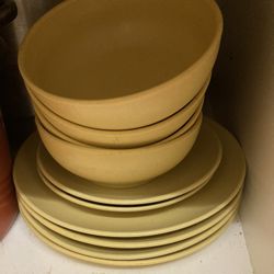 Plates & Bowls Set