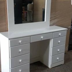Vanity W/mirror