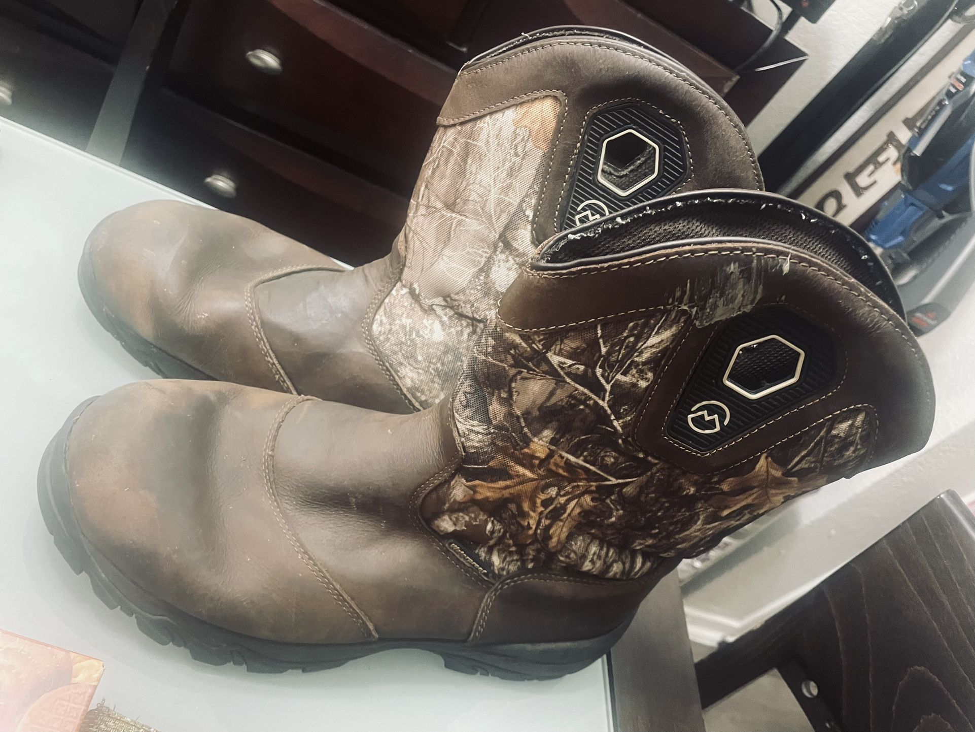 Men’s.    Work Boots.   Size 12 D