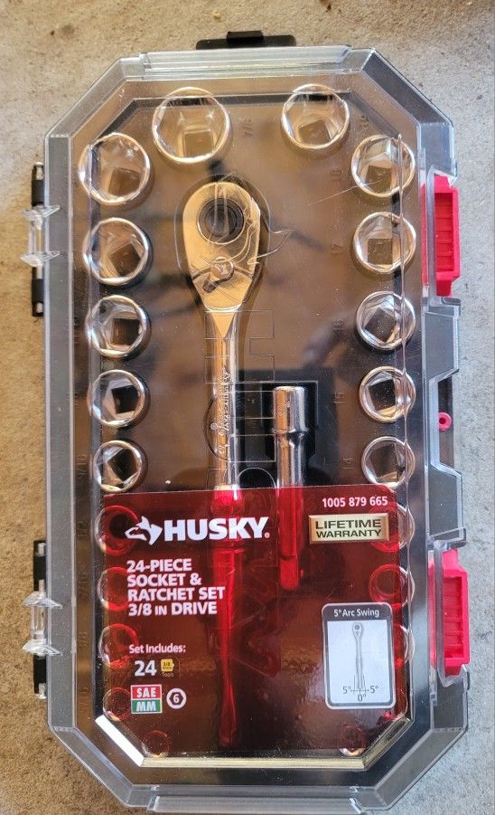 Husky
24-PIECE
SOCKET& RATCHET SET
3/8 IN DRIVE
5° Arc Swing
Set Incudes: 24 Tools SAE/MM