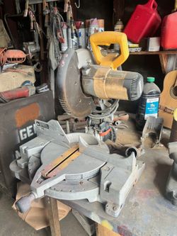 DeWalt meter /wood saw