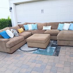 Oversized  U Shaped Sectional With Storage Ottoman 