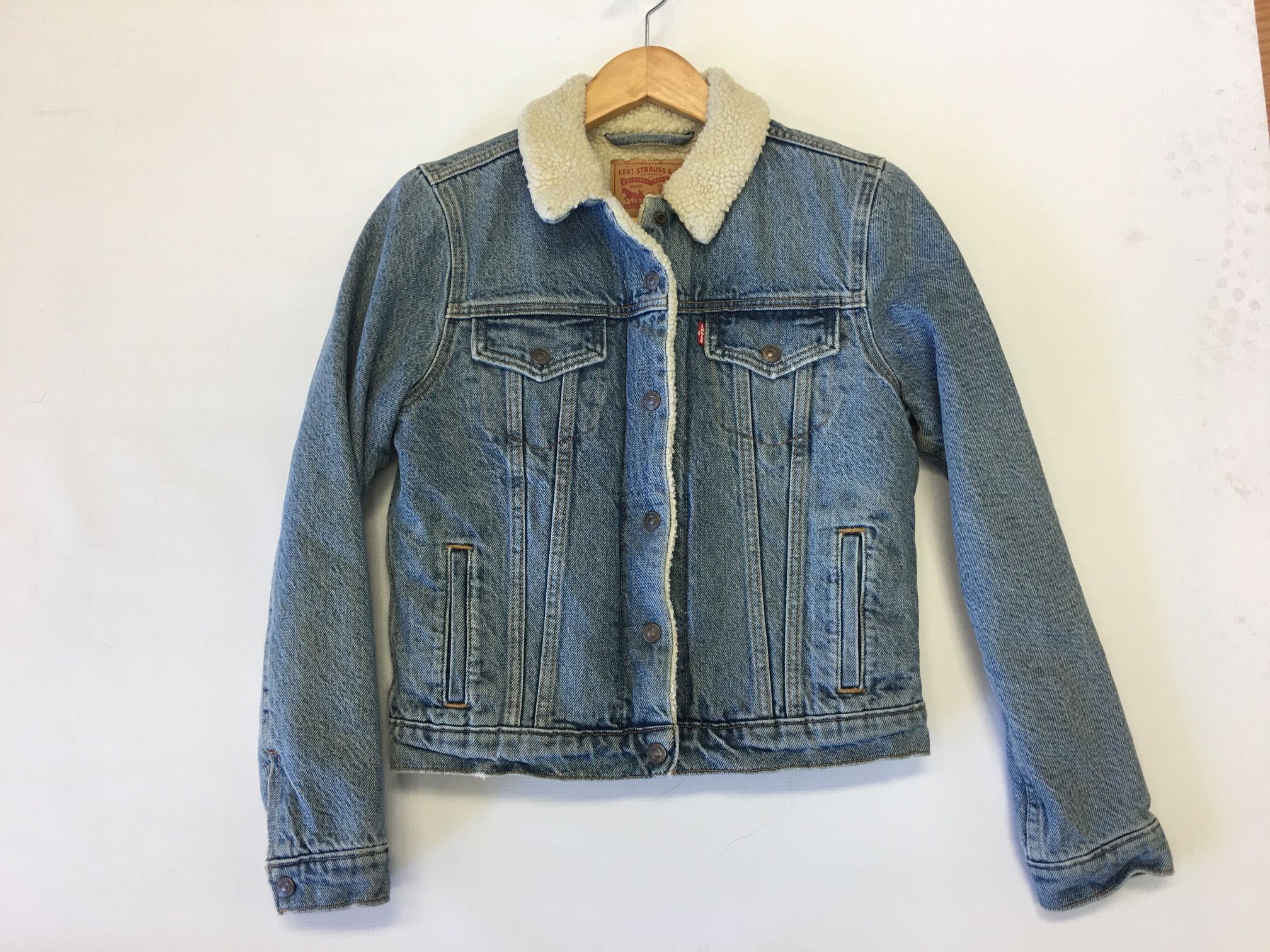 VINTAGE DENUM JACKET LEVI SHERP LINING SIZE SMALL EXCELLENT CONDITION RIGHTEOUS RELICS 129 W. LAKE MEAD PKWY HENDERSON, NV 89015 BUILDING B, SUI