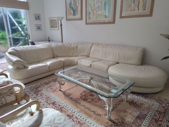 PRICE IS NEGOTIABLE / DELIVERY FOR AN EXTRA FEE / BEAUTIFUL LONG SECTIONAL SOFA