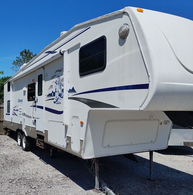 2 Bdrm Bunk Bed 5th Wheel RV For Sale 2004 (Clean Title)