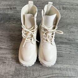 Women’s Beige Boots Size CN42 (9.5)