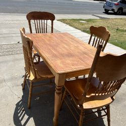 Dining Table & 4  Chairs 