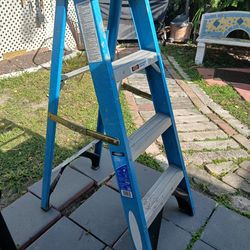 Leader 4' Almost New