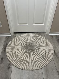 Circular Rug $10
