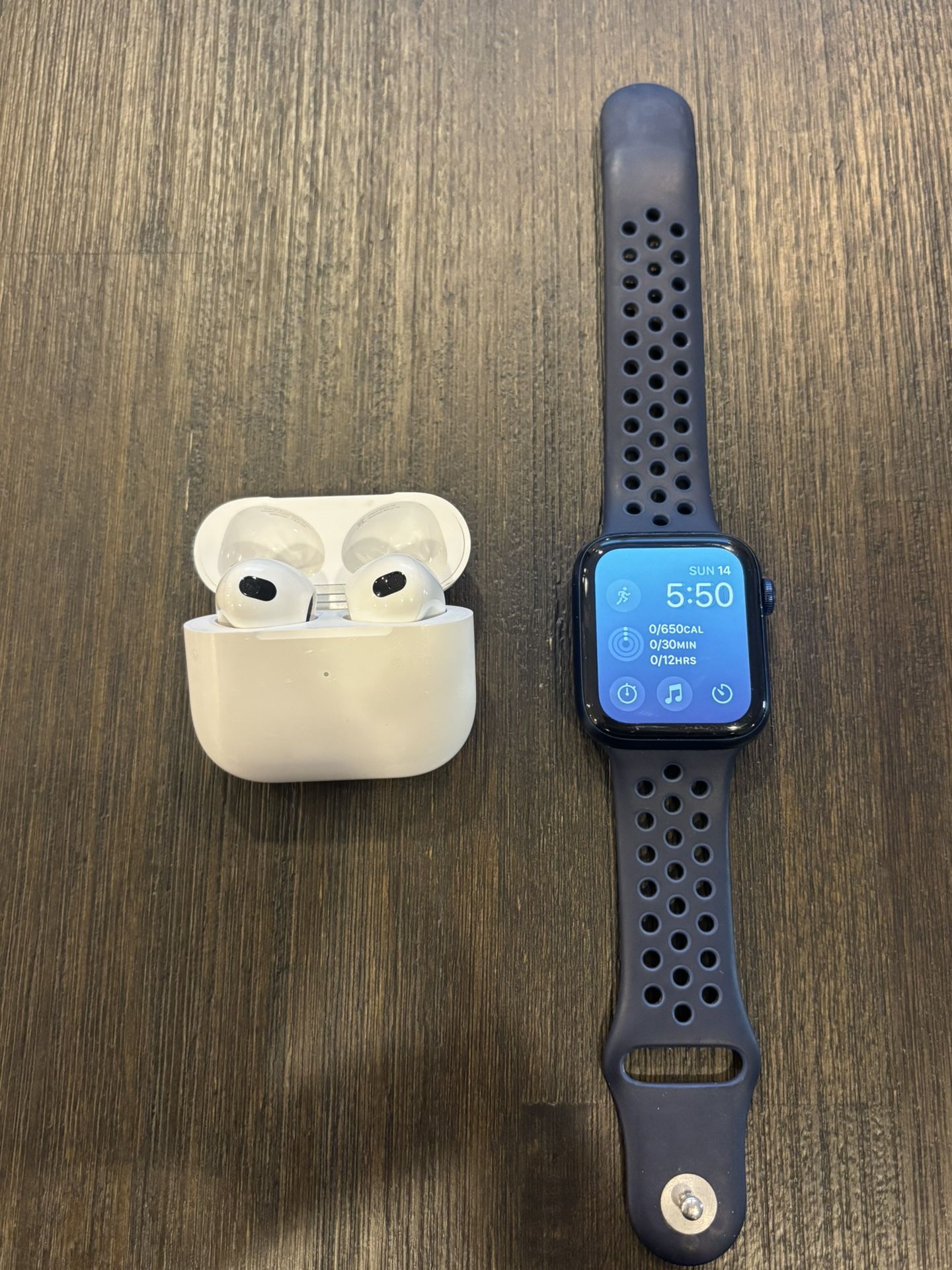 Apple Watch Series 6 + Apple AirPods Gen 3