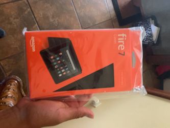 AMAZON FIRE 7 BUNDLE CASE AND TABLET STEAL