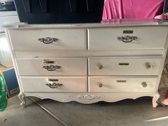 White dresser/vanity with mirror