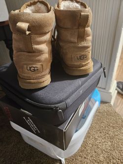 UGG Woman Boot Size (7).