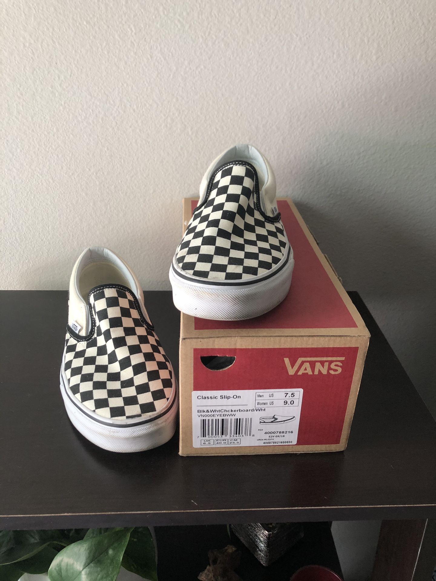 Checkerboard Vans size 9