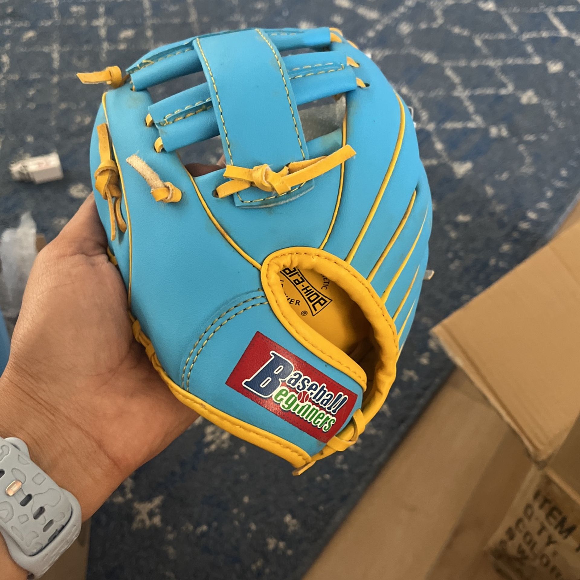 Toddlers Baseball Glove for Sale in Bakersfield, CA OfferUp