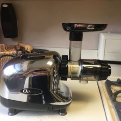 Omega 8005 juice extractor