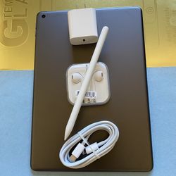 Apple IPad 8th Generation (10.2” Retina /Latest IOS 18/ 2020 model) 32GB with stylus pen, keyboard & Accessories 