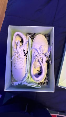Woman’s Off White Sneakers size 9