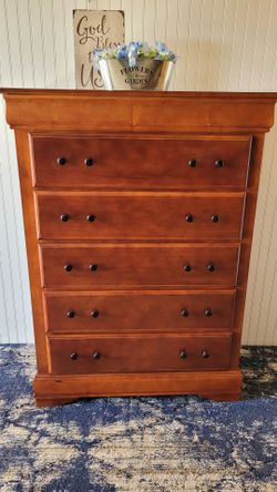 BEAUTIFUL TALL DRESSER