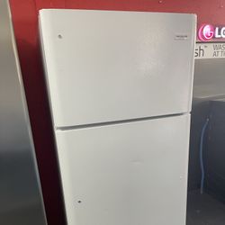 New Scratch And dent Frigidaire 18 Cu Ft Top And Bottom Fridge. 1 year Warranty 