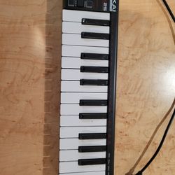 AKAI Pro Keyboard 