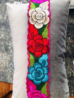 Embroidered women’s belt