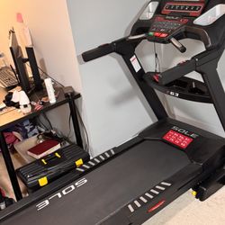 Barely Used Treadmill (Just like new)