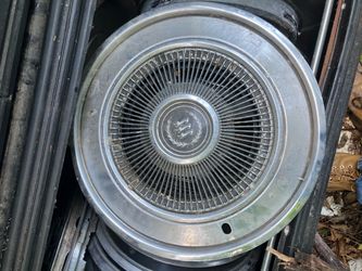 VINTAGE FORD LTD GALAXIE SQUIRE 16" HUBCAP