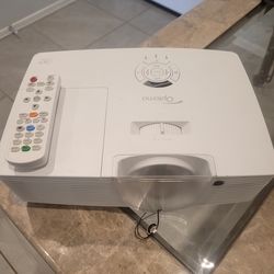 OPTOMA PROJECTOR
