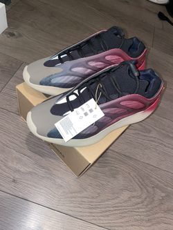 YEEZY 700 V3 FADE CARBON SIZE 9