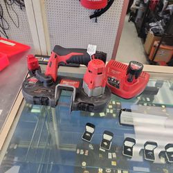Milwaukee 12v Compact Saw W/ 3 Batteries And Charger