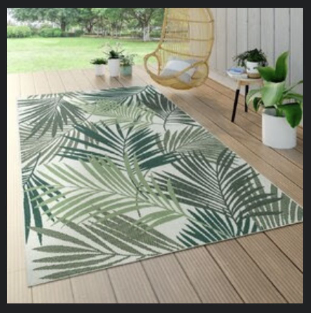 brand new 4.5’ x 6.5’ indoor/outdoor rug 