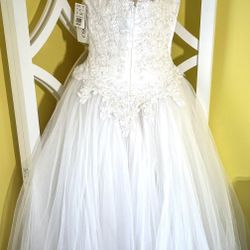 Oleg Cassini Beaded Bodice Wedding Gown Size 6 (runs small)