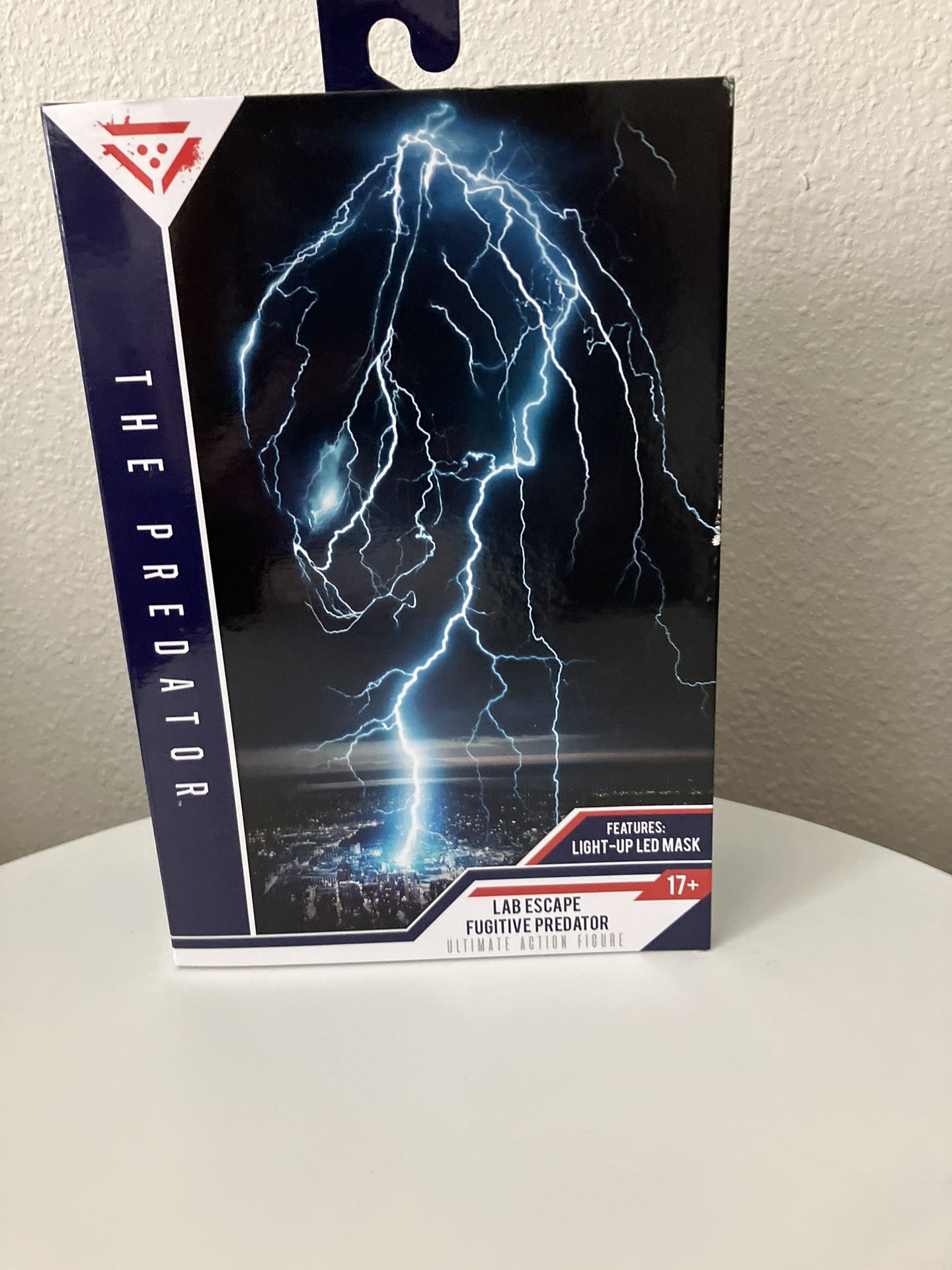 PREDATOR COLLECTABLE 