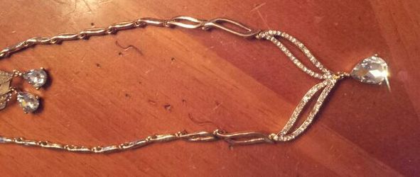 Gold sterling Collar+earrings set. Like new.