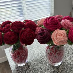 Dozen Roses Crochet In Glass Vase