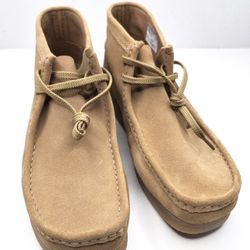 Brand New Mens Clarks Size 9 On Light Brown